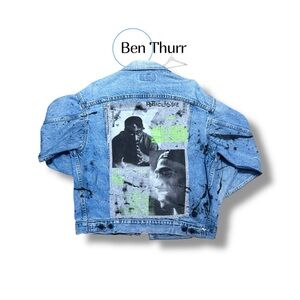 Size M - Vintage Levi’s Denim Jacket with custom 2pac Patchwork.